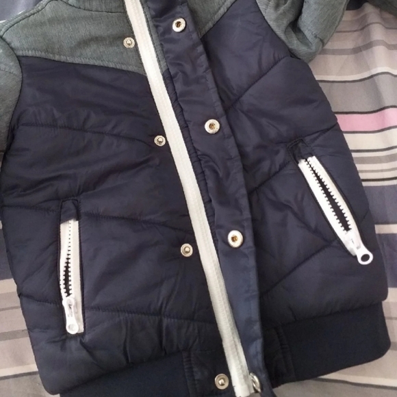 Toddler boy's puffer jacket - Picture 3 of 6